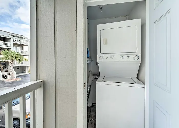 Bright Carolina Beach Condo - Walk To Shore!